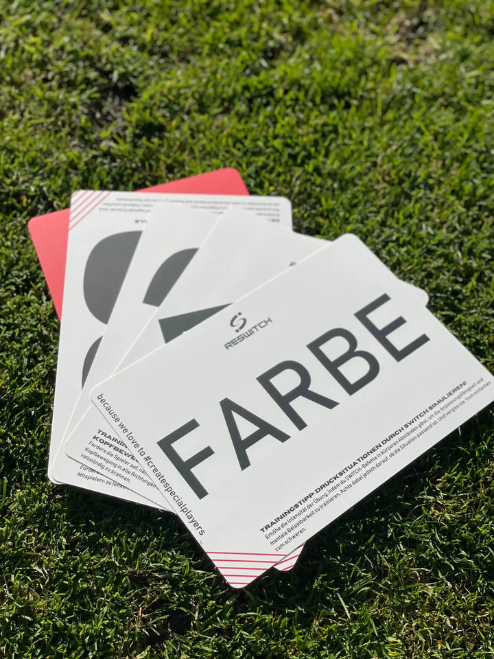 Reswitch Cards von oben auf einemFussballplatz | Matchconcept UG