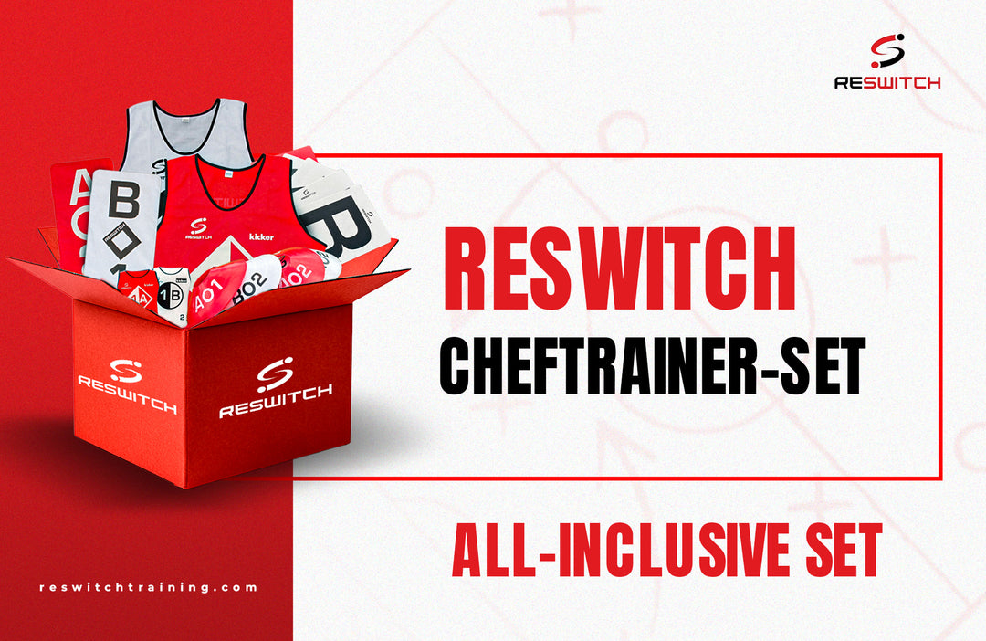 Das RESWITCH Cheftrainer-Set von matchconcept UG enthält Trainingsleibchen, Kegel, Tormarkierungen, Karten und Würfel. Die rote Box zeigt das RESWITCH-Logo und die Website und präsentiert das komplette Trainingsset.