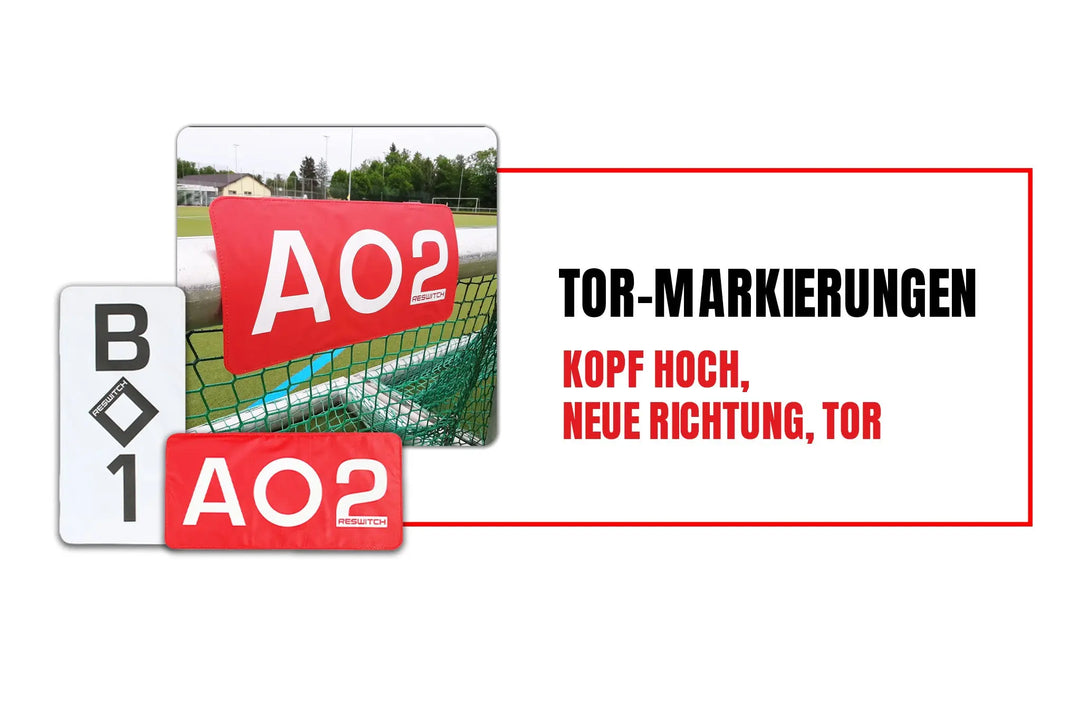 RESWITCH Tormarkierungen für Latte oder Pfosten von matchconcept UG: Rote und weiße Schilder AO2 und B01 mit Aufschrift "TOR-MARKIERUNGEN. KOPF HOCH, NEUE RICHTUNG, TOR". Perfekt geeignet für jedes RESWITCH-Set.