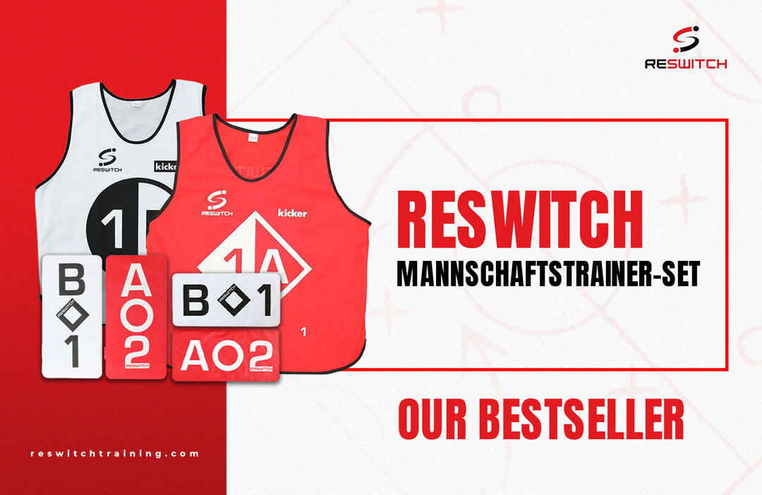 Ein Werbebild für das matchconcept UG RESWITCH Mannschaftstrainer-Set zeigt rot-weiße Trainingsleibchen, beschriftete magnetische Spielsteine und fetten Text: "RESWITCH Mannschaftstrainer-Set" und "UNSER BESTSELLER" auf weißem Hintergrund.