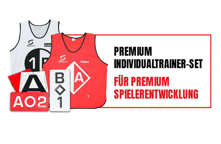 Das RESWITCH - Premium Individualtrainer-Set von matchconcept UG besteht aus rot-weißen Trainingslätzchen und Buchstaben-/Zahlenkarten, die neben einem fettgedruckten deutschen Text den Einsatz für die Spielerentwicklung und das kognitive Training hervorheben.