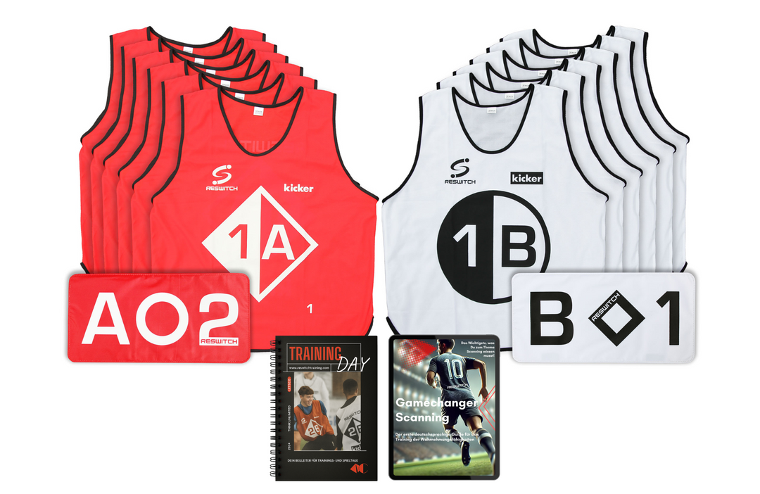 Das kicker x RESWITCH Team Set von matchconcept UG besteht aus rot und weiß nummerierten Mesh-Trainingslätzchen, zwei rechteckigen Beschriftungstafeln (rot und weiß), einem spiralgebundenen Handbuch und einer DVD-Hülle, alles übersichtlich auf weißem Hintergrund angeordnet.